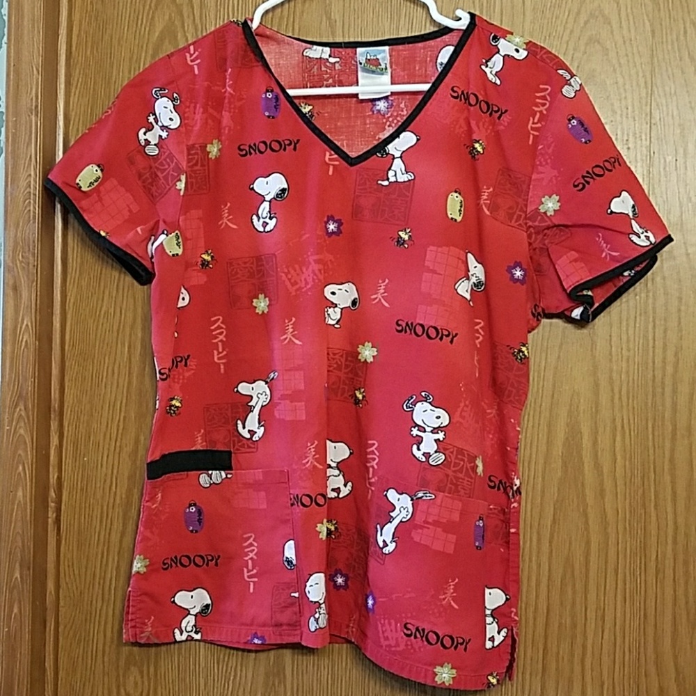 💥Sold💥 Peanuts snoopy medium scrub top